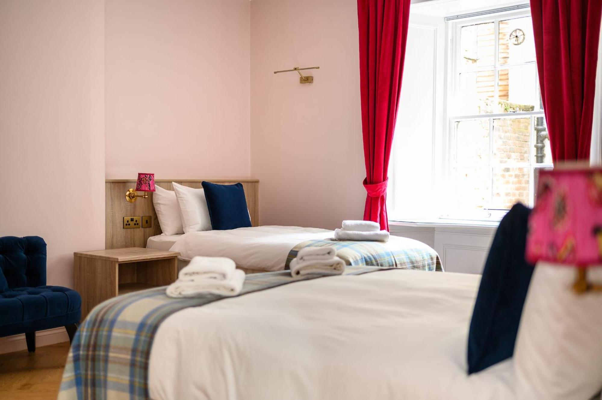 Queen Charlotte Guesthouse EDI Eksteriør billede
