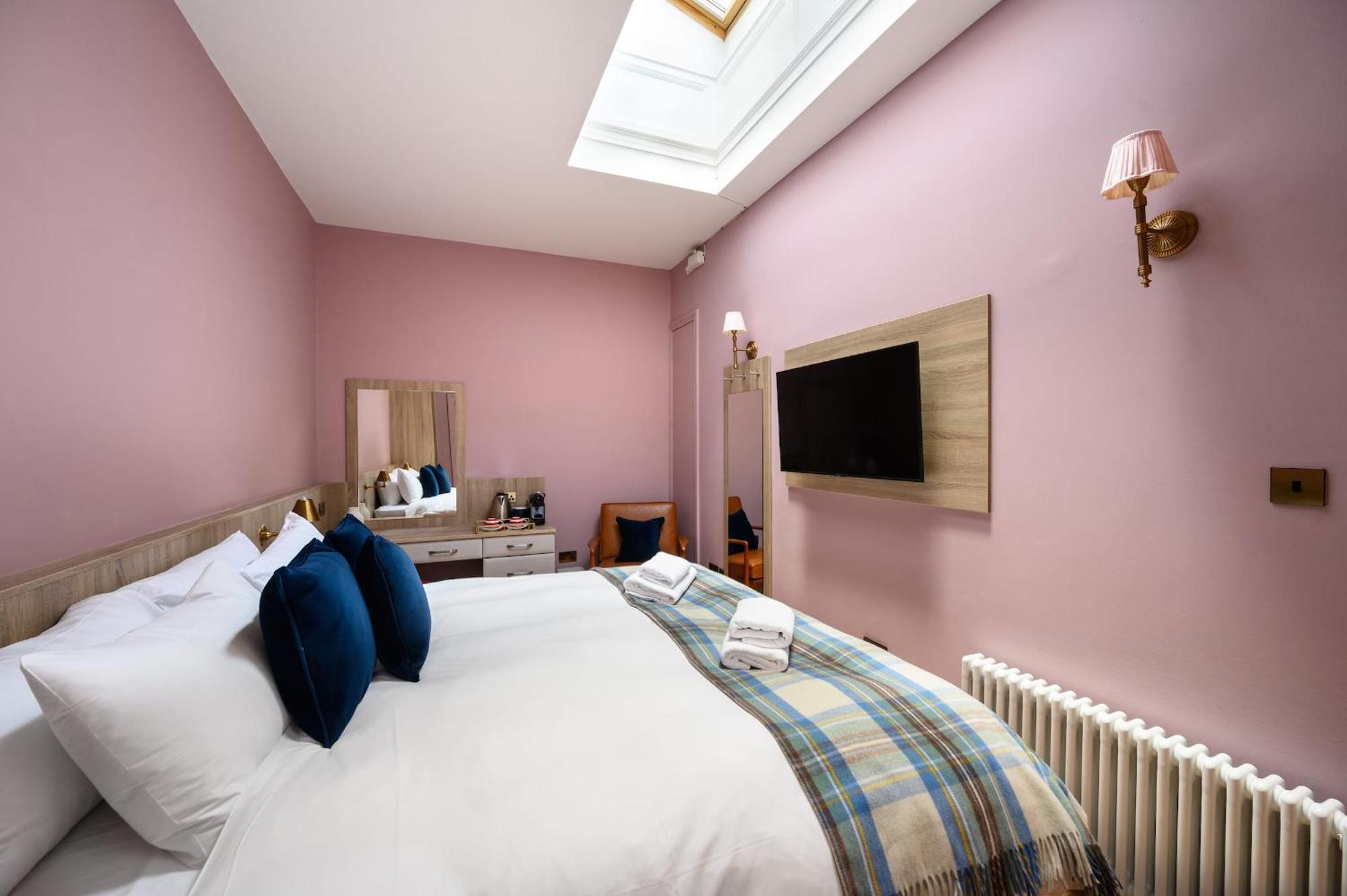 Queen Charlotte Guesthouse EDI Eksteriør billede