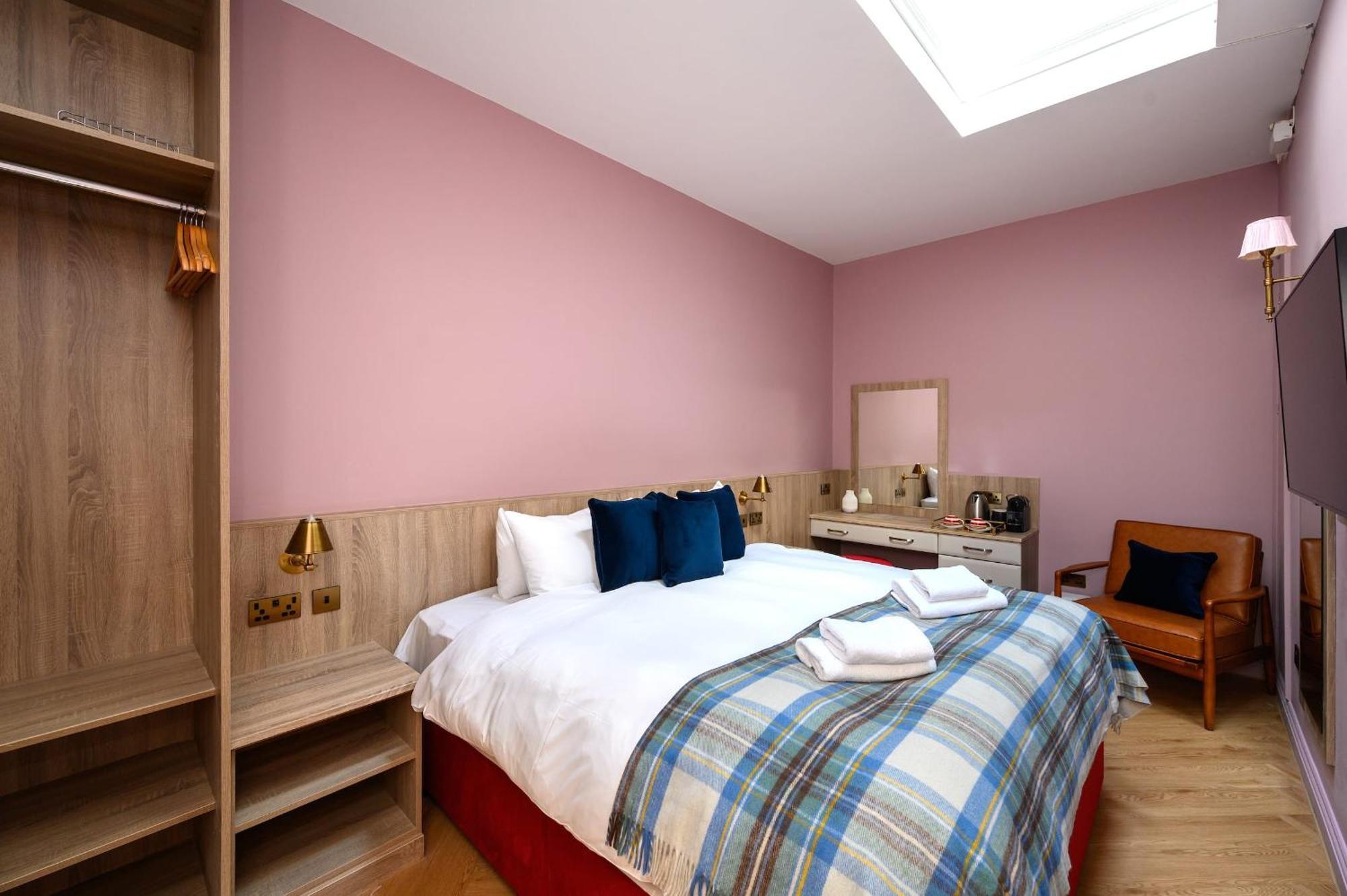 Queen Charlotte Guesthouse EDI Eksteriør billede